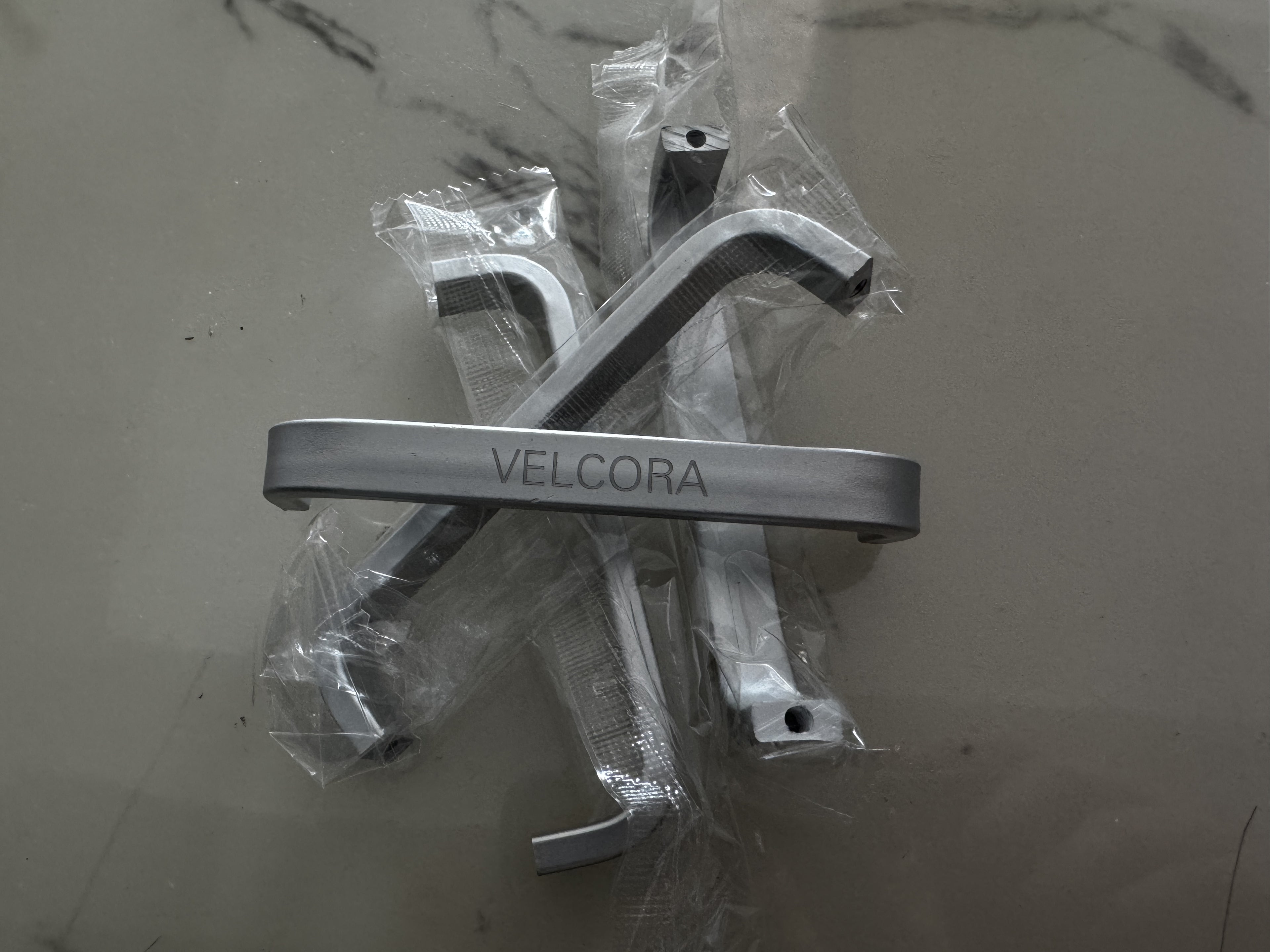 VELCORA   Metal pulls for Cabinet Simple bedside drawer wardrobe cabinet universal   aluminum alloy material  FOR 4-piece set(silvery)