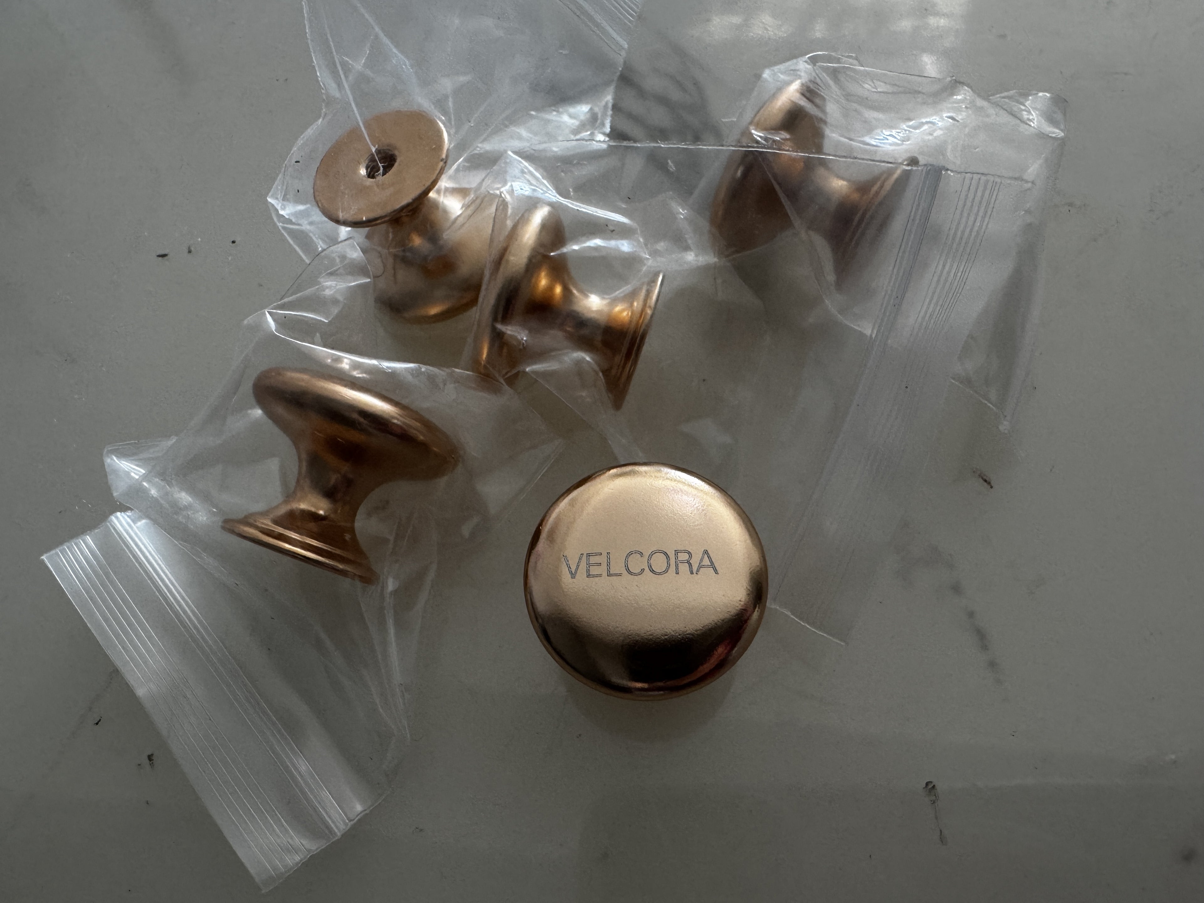 VELCORA   Metal knobs  Simple bedside drawer wardrobe cabinet universal  Round knob single hole  aluminum alloy material    FOR 5-piece set（GOLD）