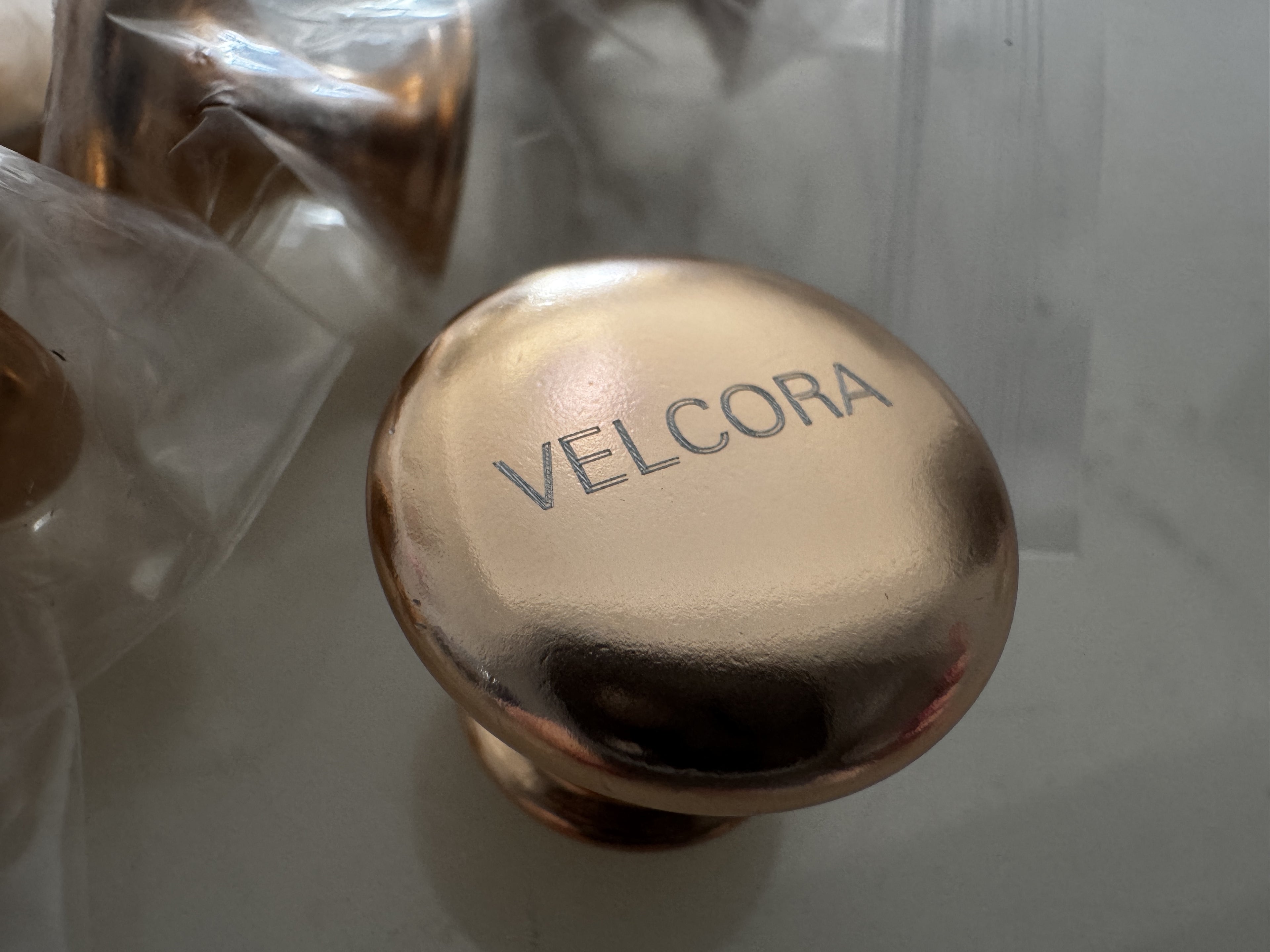 VELCORA   Metal knobs  Simple bedside drawer wardrobe cabinet universal  Round knob single hole  aluminum alloy material    FOR 5-piece set（GOLD）