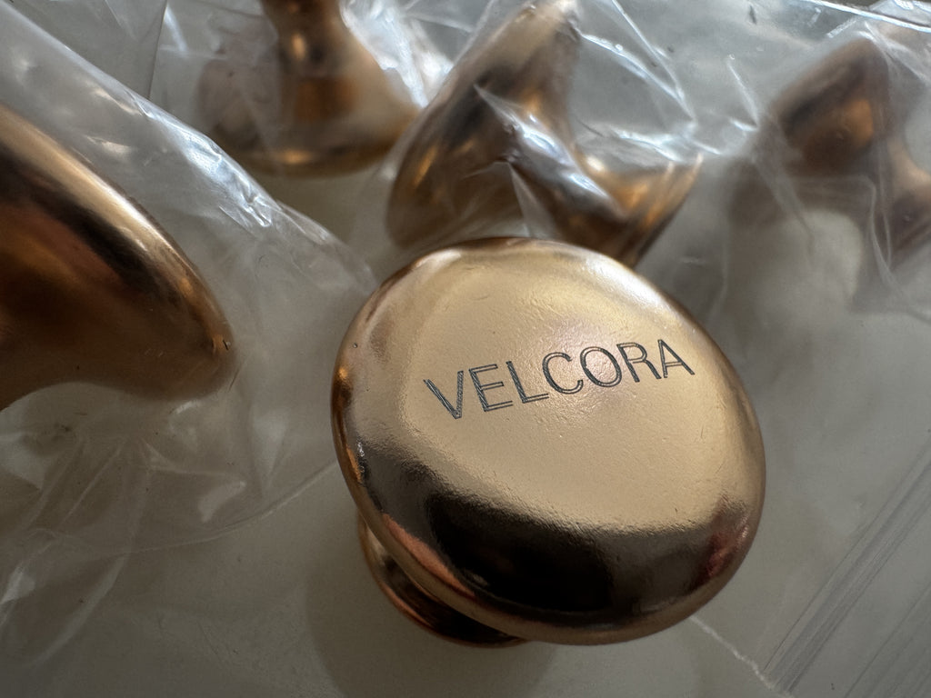 VELCORA   Metal knobs  Simple bedside drawer wardrobe cabinet universal  Round knob single hole  aluminum alloy material    FOR 5-piece set（GOLD）