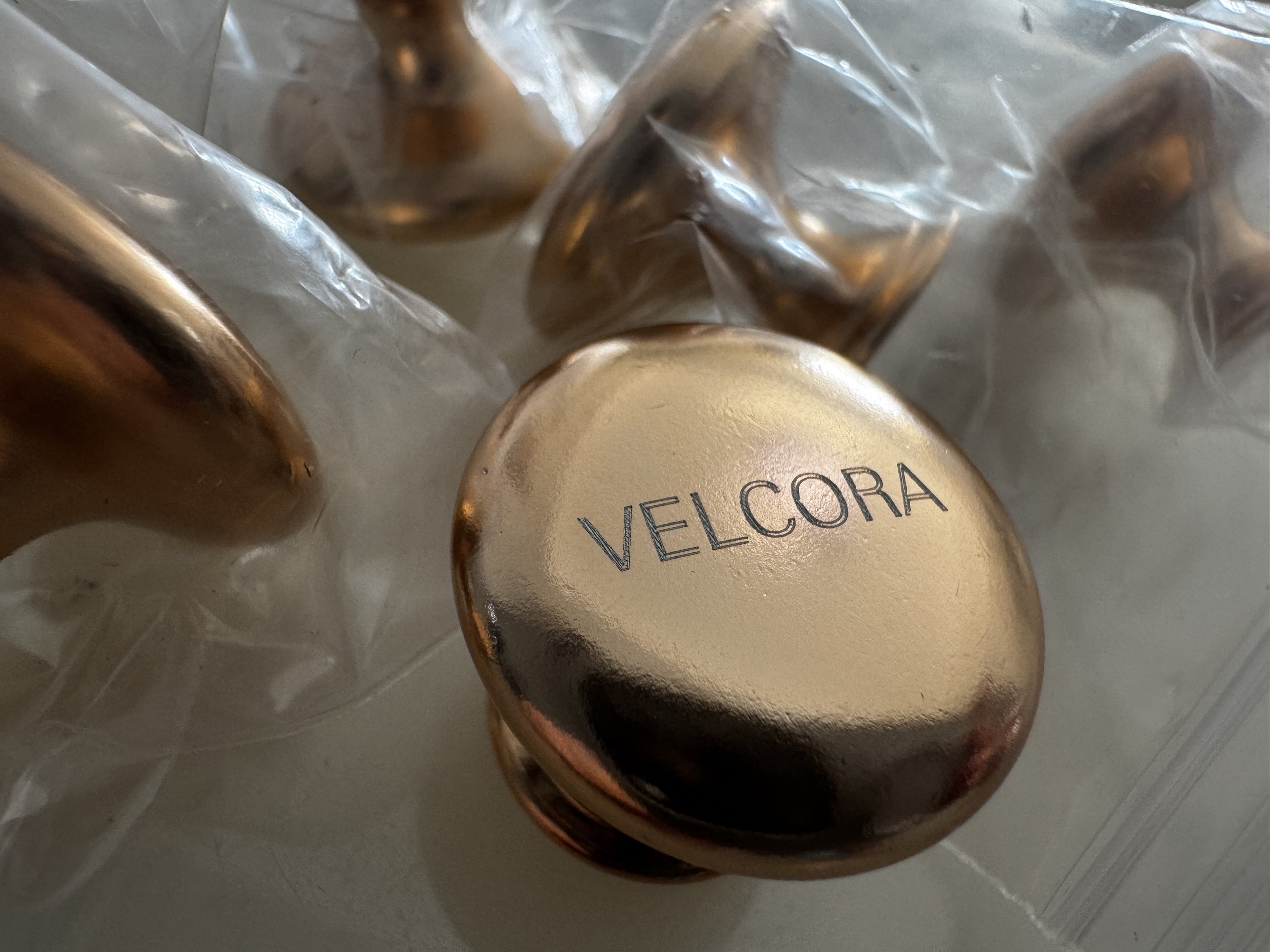VELCORA   Metal knobs  Simple bedside drawer wardrobe cabinet universal  Round knob single hole  aluminum alloy material    FOR 5-piece set（GOLD）