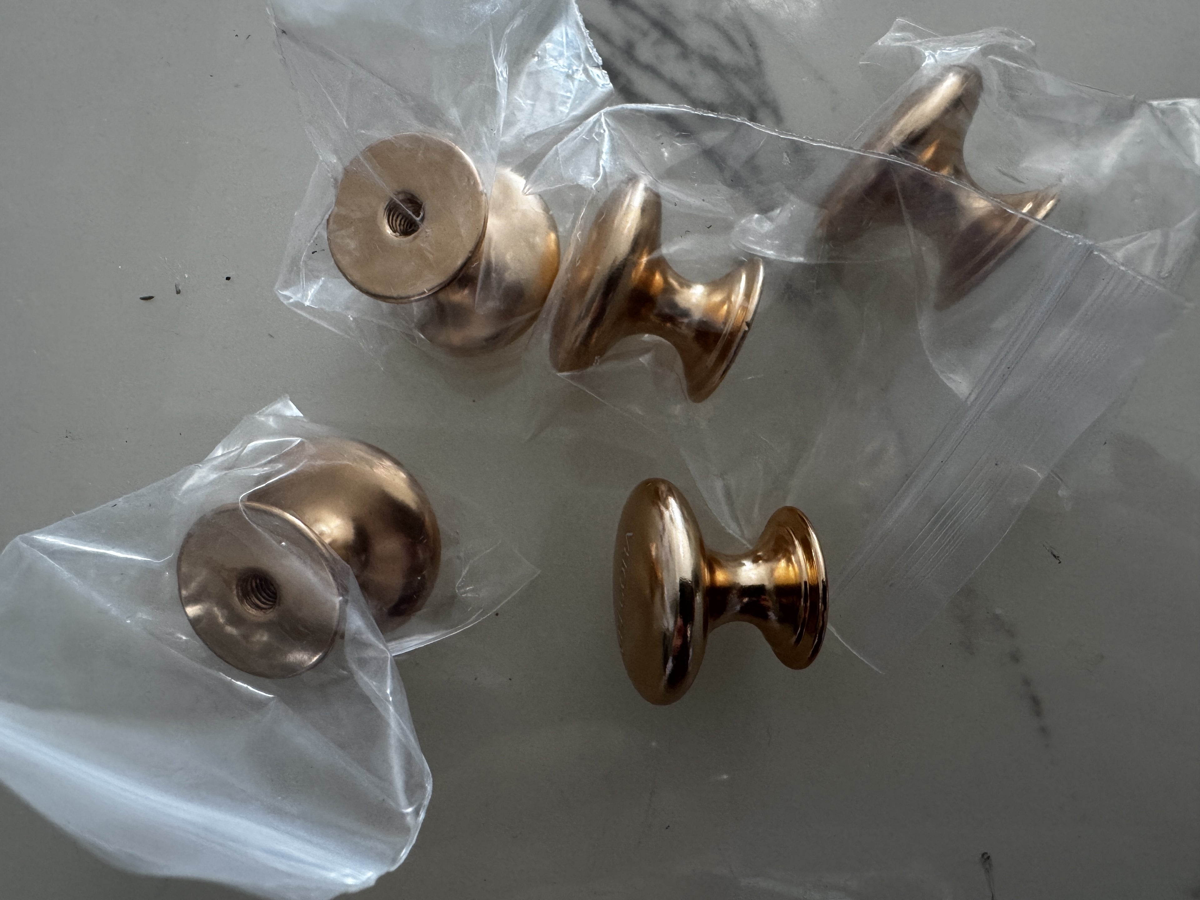 VELCORA   Metal knobs  Simple bedside drawer wardrobe cabinet universal  Round knob single hole  aluminum alloy material    FOR 5-piece set（GOLD）