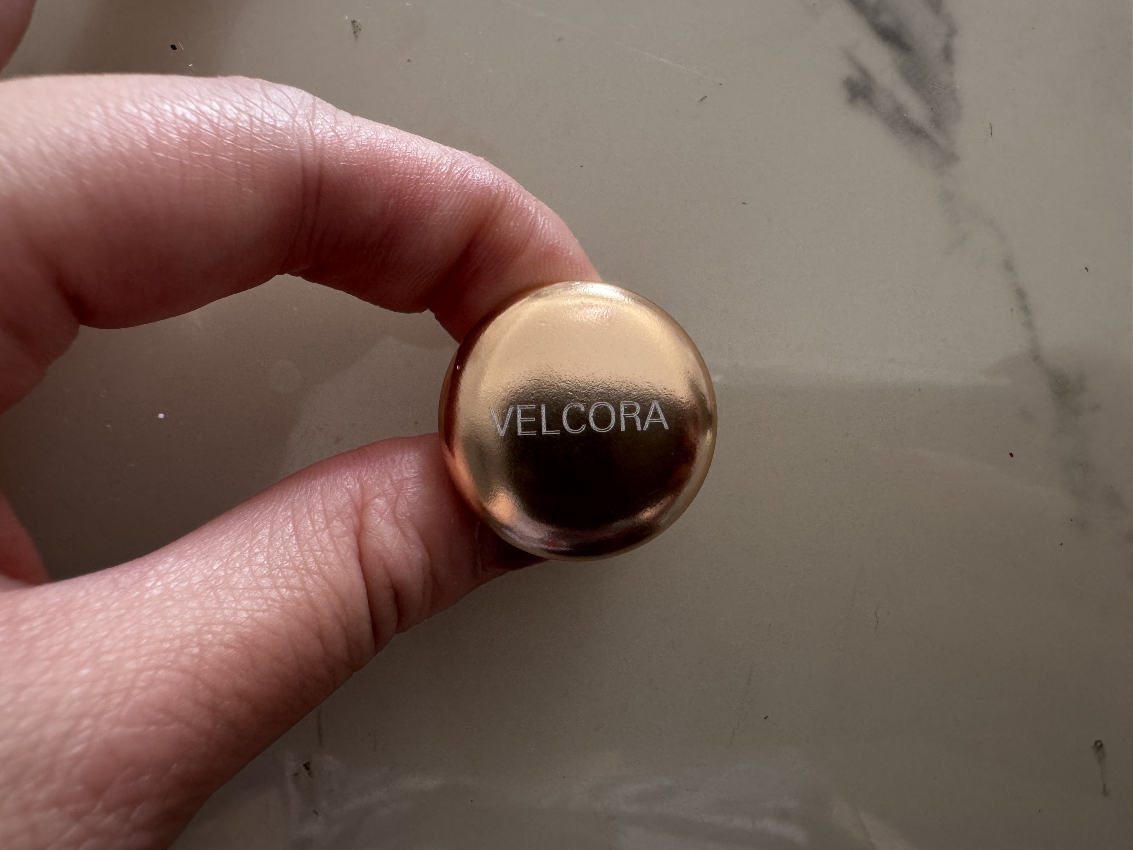 VELCORA   Metal knobs  Simple bedside drawer wardrobe cabinet universal  Round knob single hole  aluminum alloy material    FOR 5-piece set（GOLD）