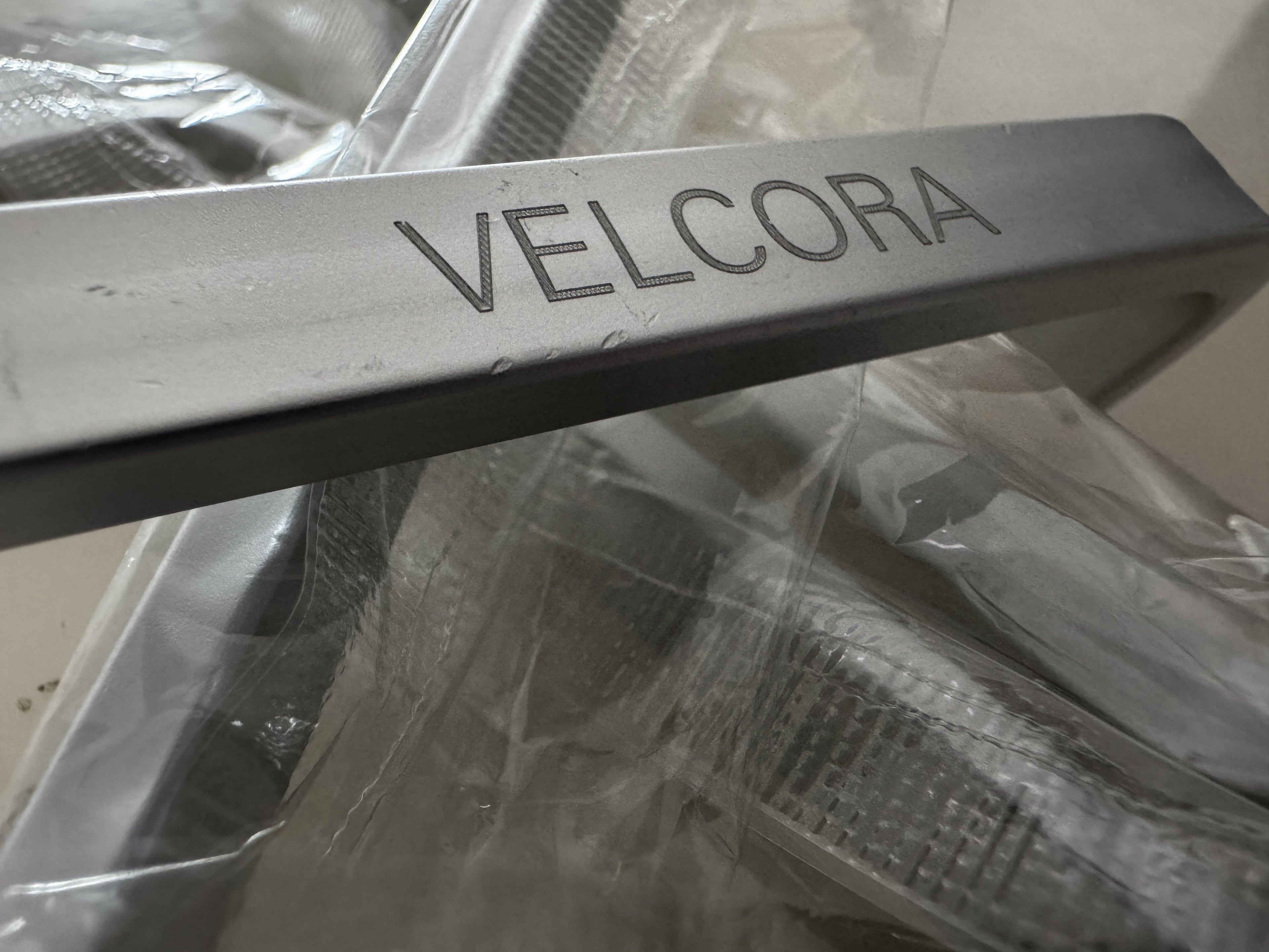 VELCORA   Metal pulls for Cabinet Simple bedside drawer wardrobe cabinet universal   aluminum alloy material  FOR 4-piece set(silvery)