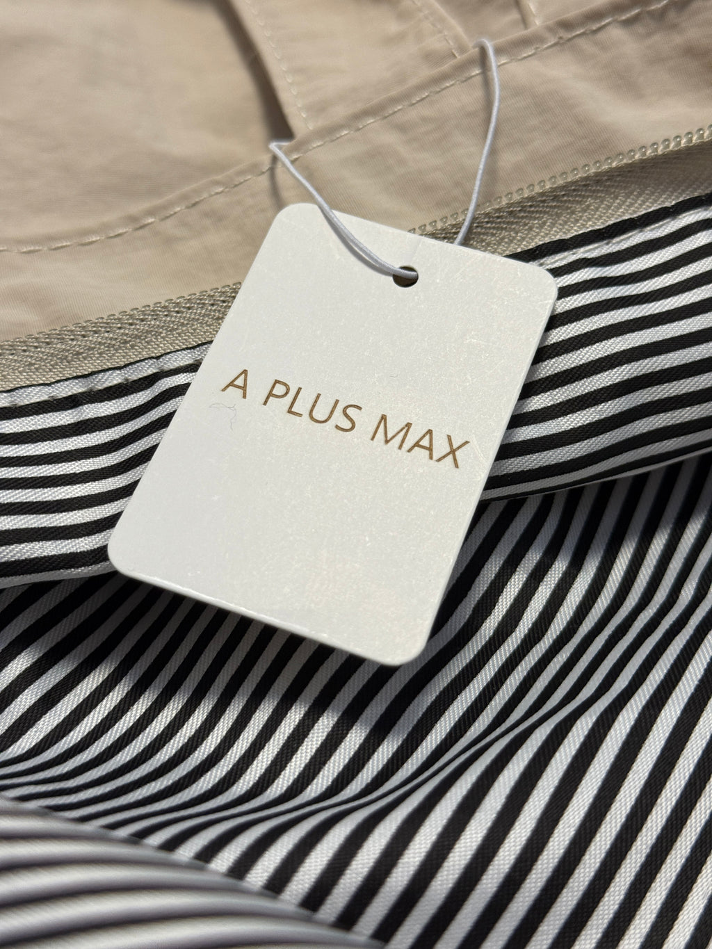 A PLUS MAX Tote bags，Canvas Tote Bag with an External Pocket, Reusable Grocery Shopping Bag, Top Zipper Closure, Daily Essentials